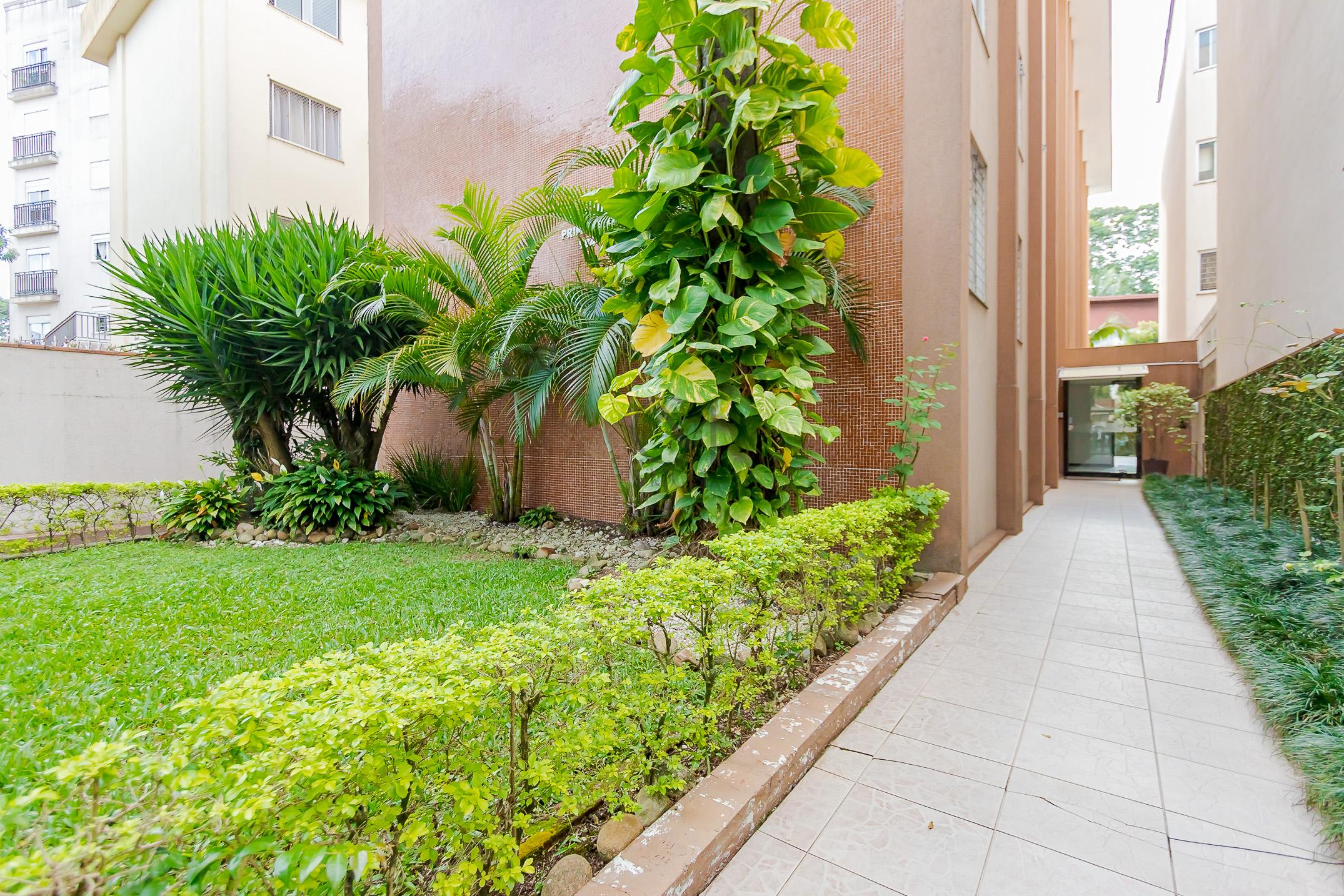 Apartamento 3 quartos com su&iacute;te reformado no &Aacute;gua Verde rua castro Curitiba - 