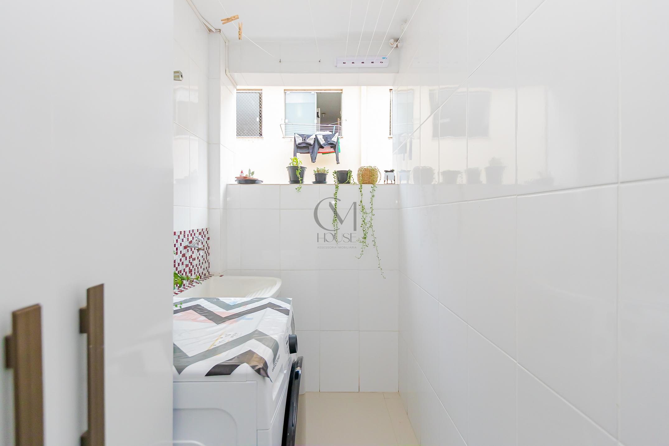 Apartamento 3 quartos com su&iacute;te reformado no &Aacute;gua Verde rua castro Curitiba - 