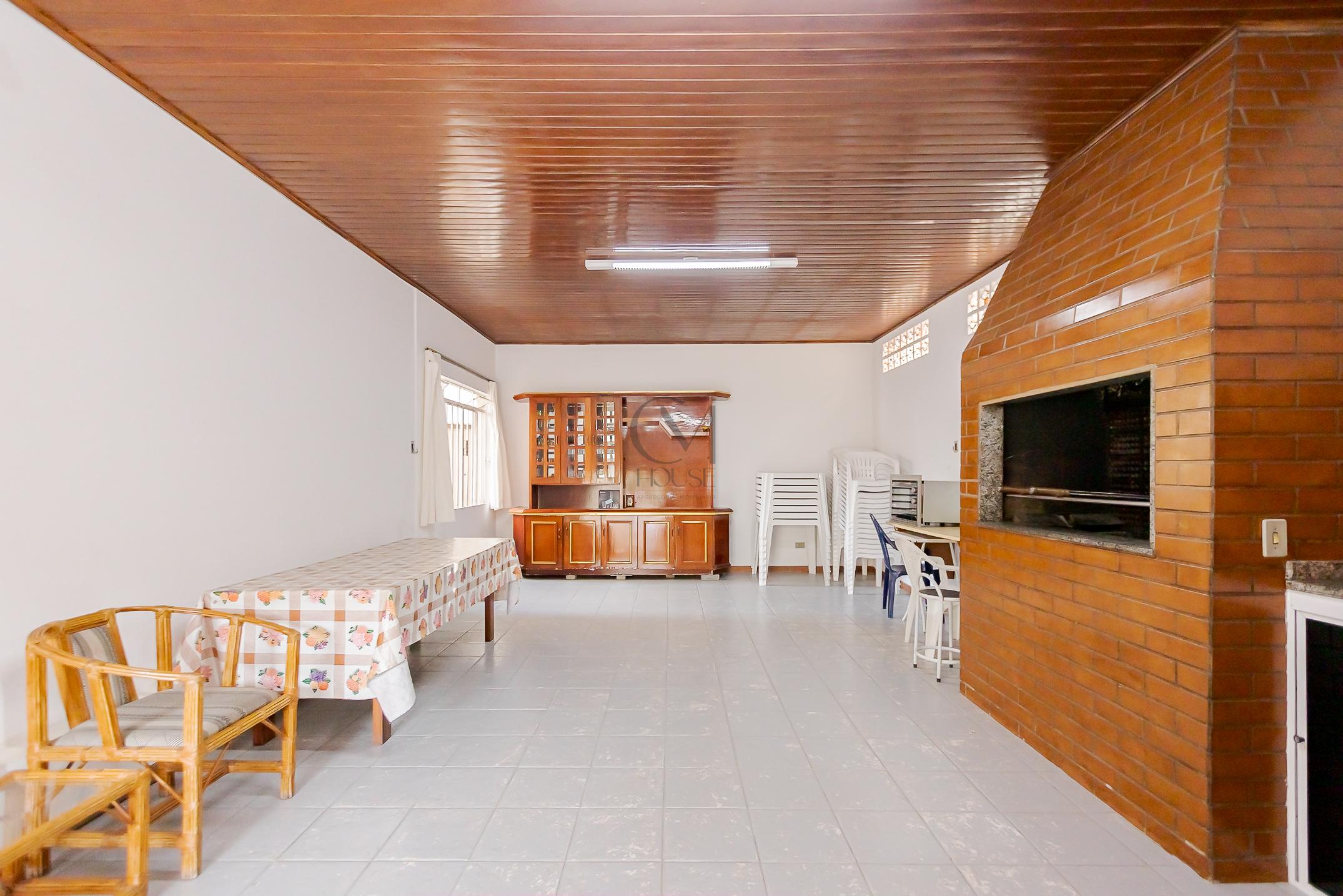 Apartamento 3 quartos com su&iacute;te reformado no &Aacute;gua Verde rua castro Curitiba - 