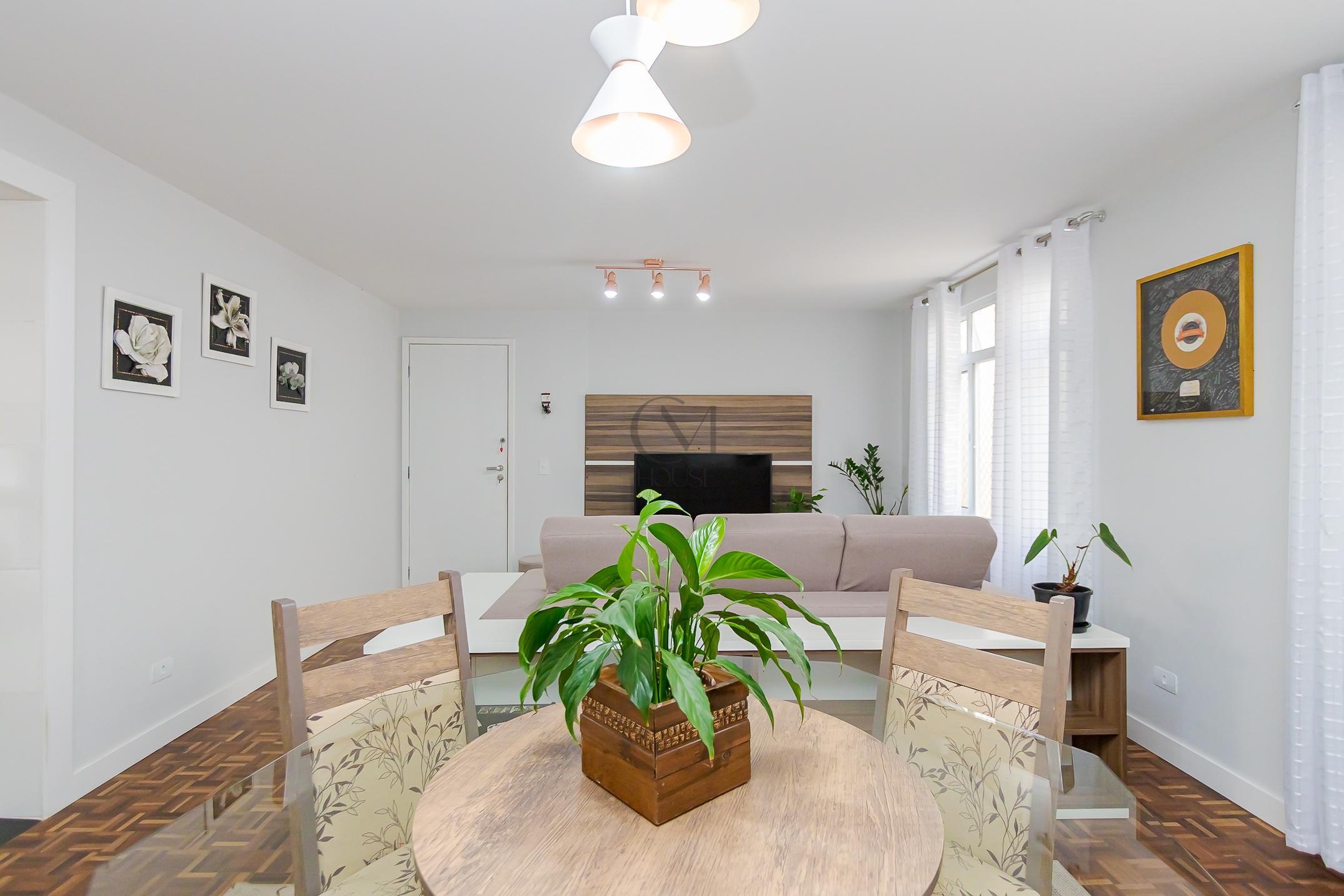 Apartamento 3 quartos com su&iacute;te reformado no &Aacute;gua Verde rua castro Curitiba - 