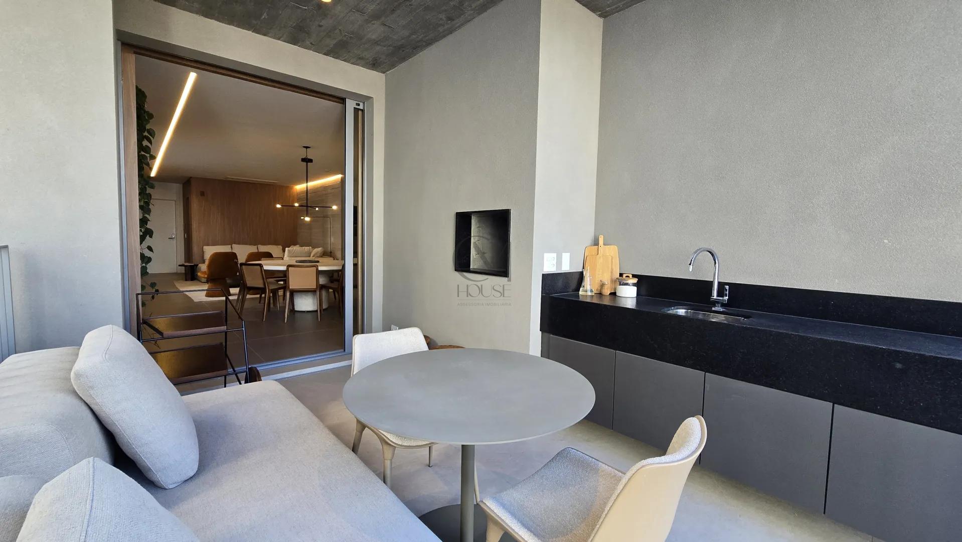 Apartamento 3 su&iacute;tes decorado e mobiliado no Cabral Rua Belém Curitiba - 