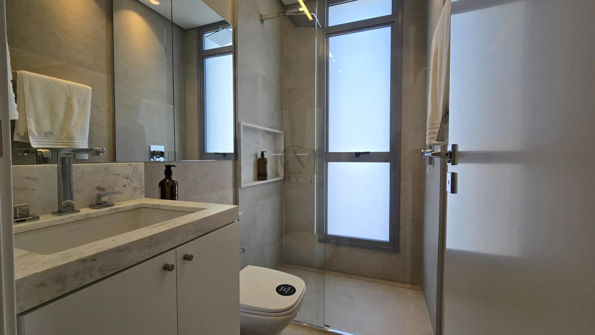 Apartamento 3 su&iacute;tes decorado e mobiliado no Cabral Rua Belém Curitiba - 