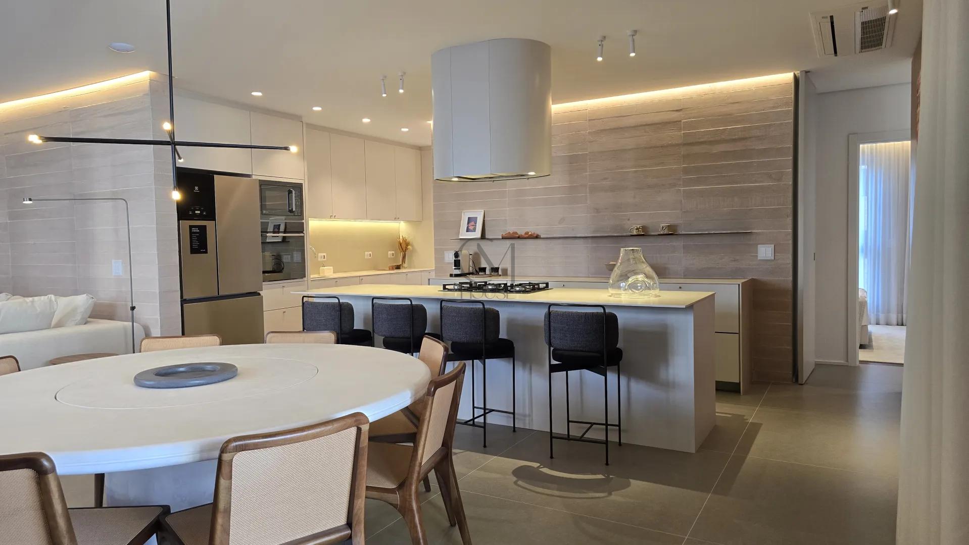 Apartamento 3 su&iacute;tes decorado e mobiliado no Cabral Rua Belém Curitiba - 