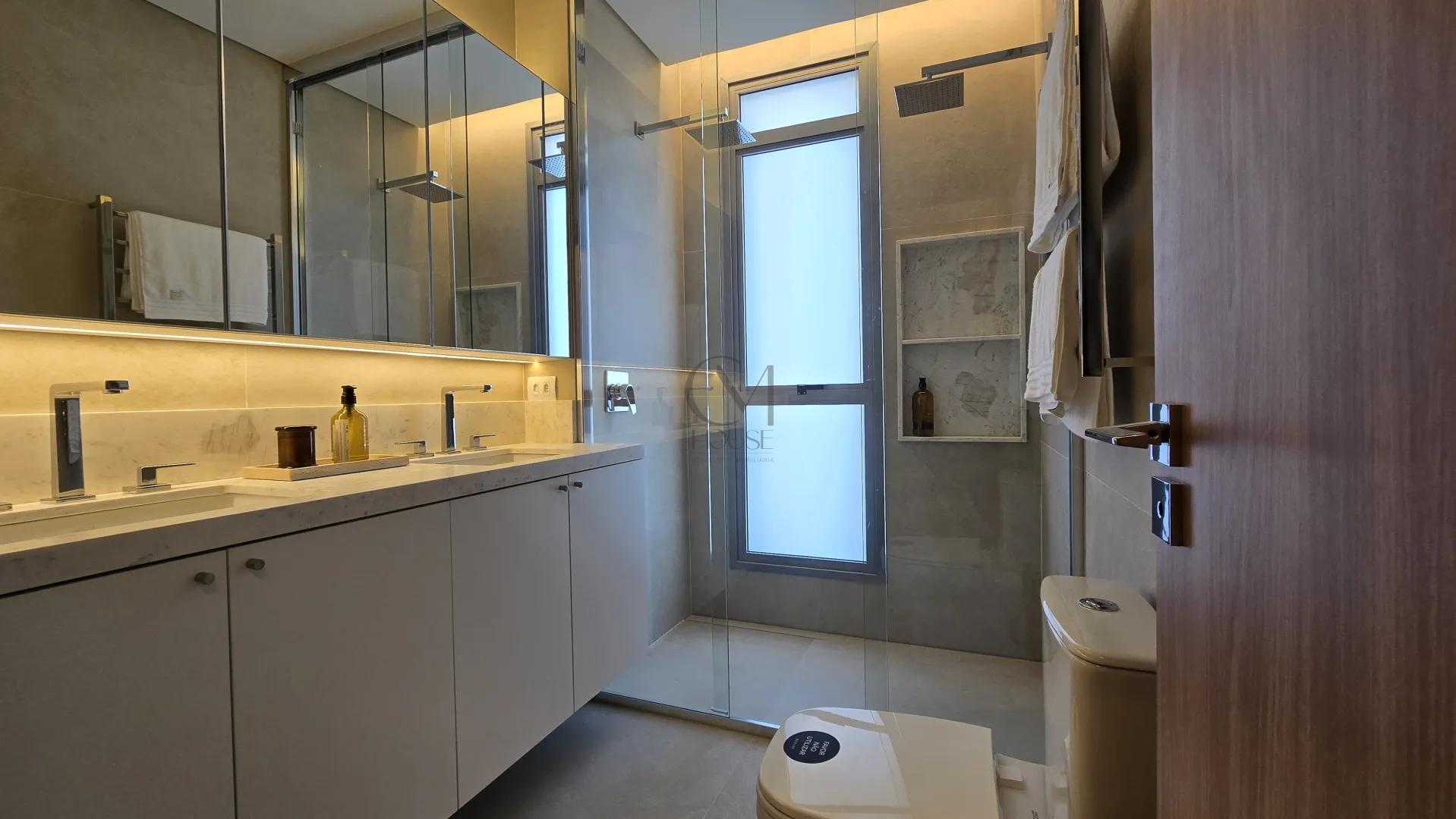 Apartamento 3 su&iacute;tes decorado e mobiliado no Cabral Rua Belém Curitiba - 