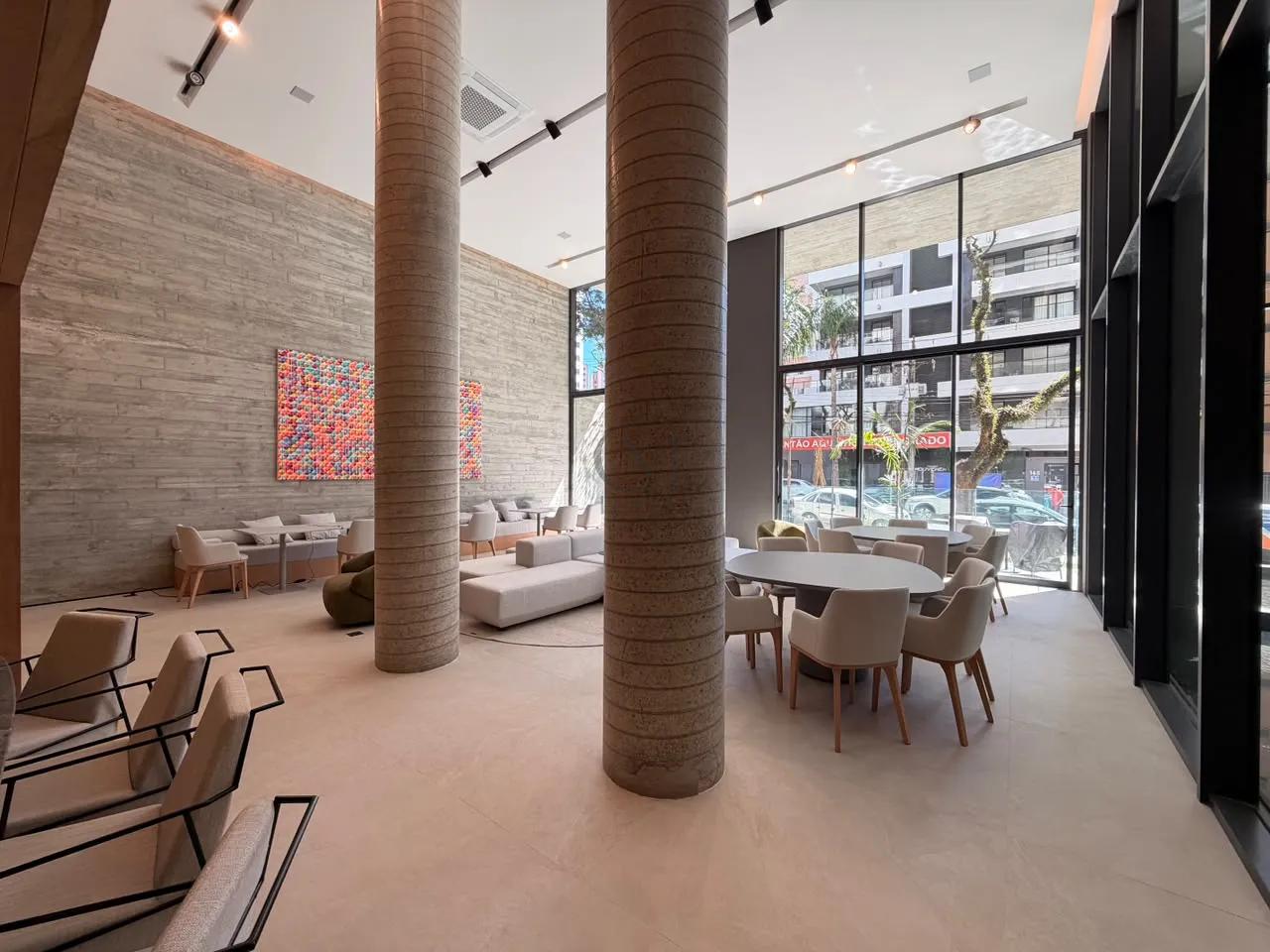 Apartamento 3 su&iacute;tes decorado e mobiliado no Cabral Rua Belém Curitiba - 