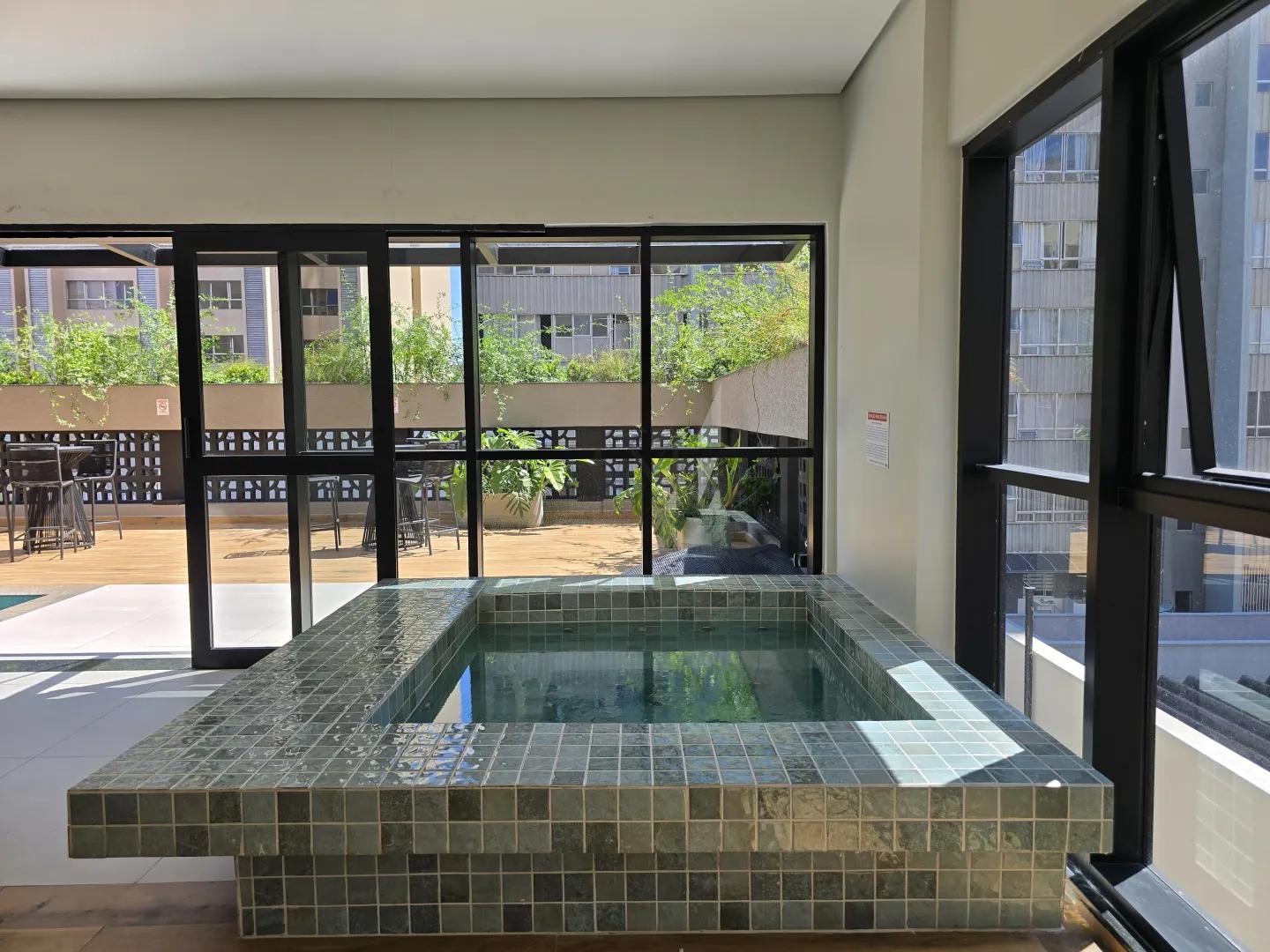 Studio completo no Centro de Curitiba com sacada Rua Tibagi Curitiba - 