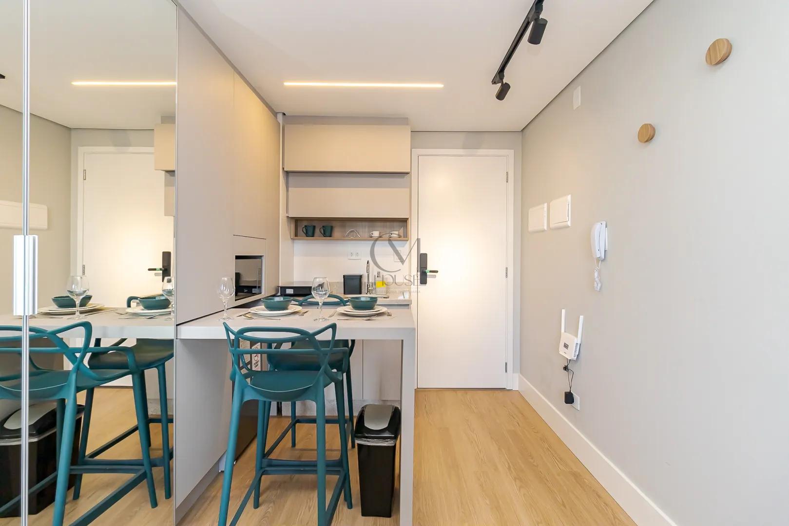 Studio completo no Centro de Curitiba com sacada Rua Tibagi Curitiba - 