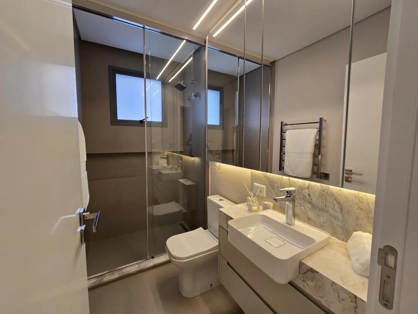 Apartamento impec&aacute;vel mobiliado e decorado no Batel Rua Teixeira Coelho Curitiba - 