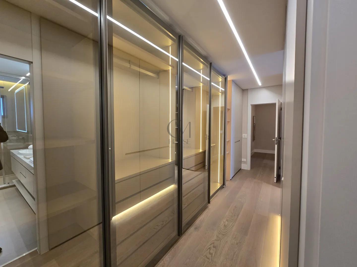 Apartamento impec&aacute;vel mobiliado e decorado no Batel Rua Teixeira Coelho Curitiba - 
