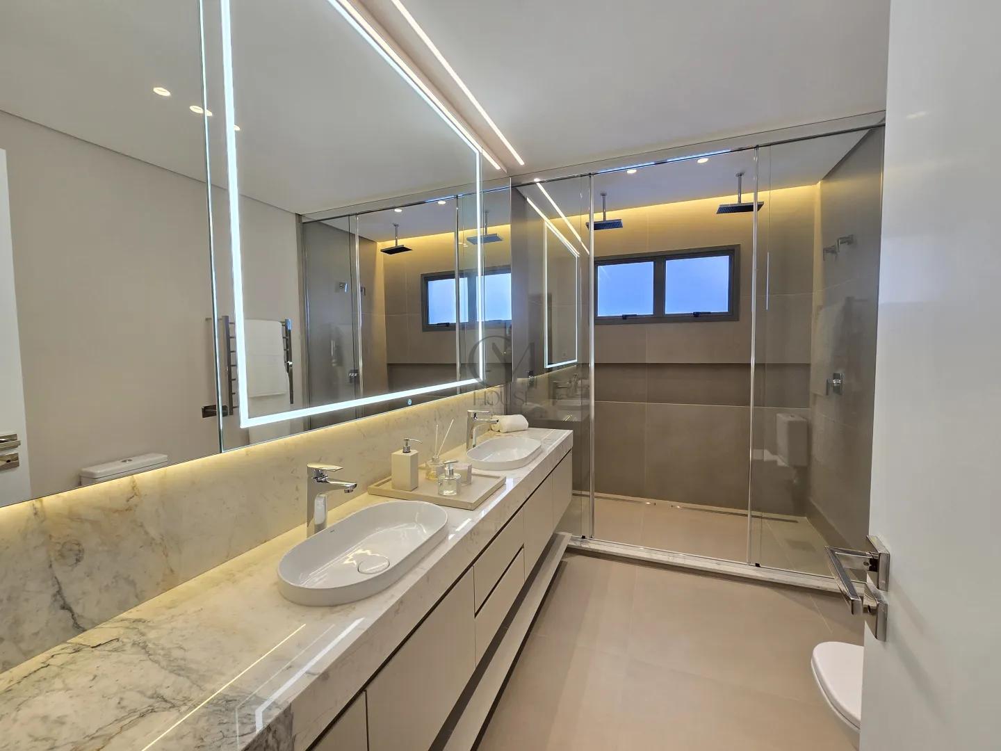 Apartamento impec&aacute;vel mobiliado e decorado no Batel Rua Teixeira Coelho Curitiba - 