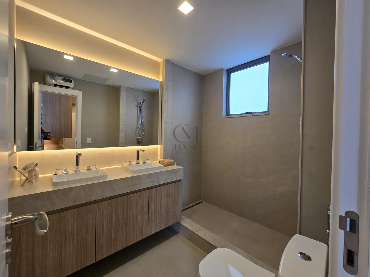 Apartamento 3 su&iacute;tes decorado e mobiliado em frente ao Parque Barigui  Curitiba - 