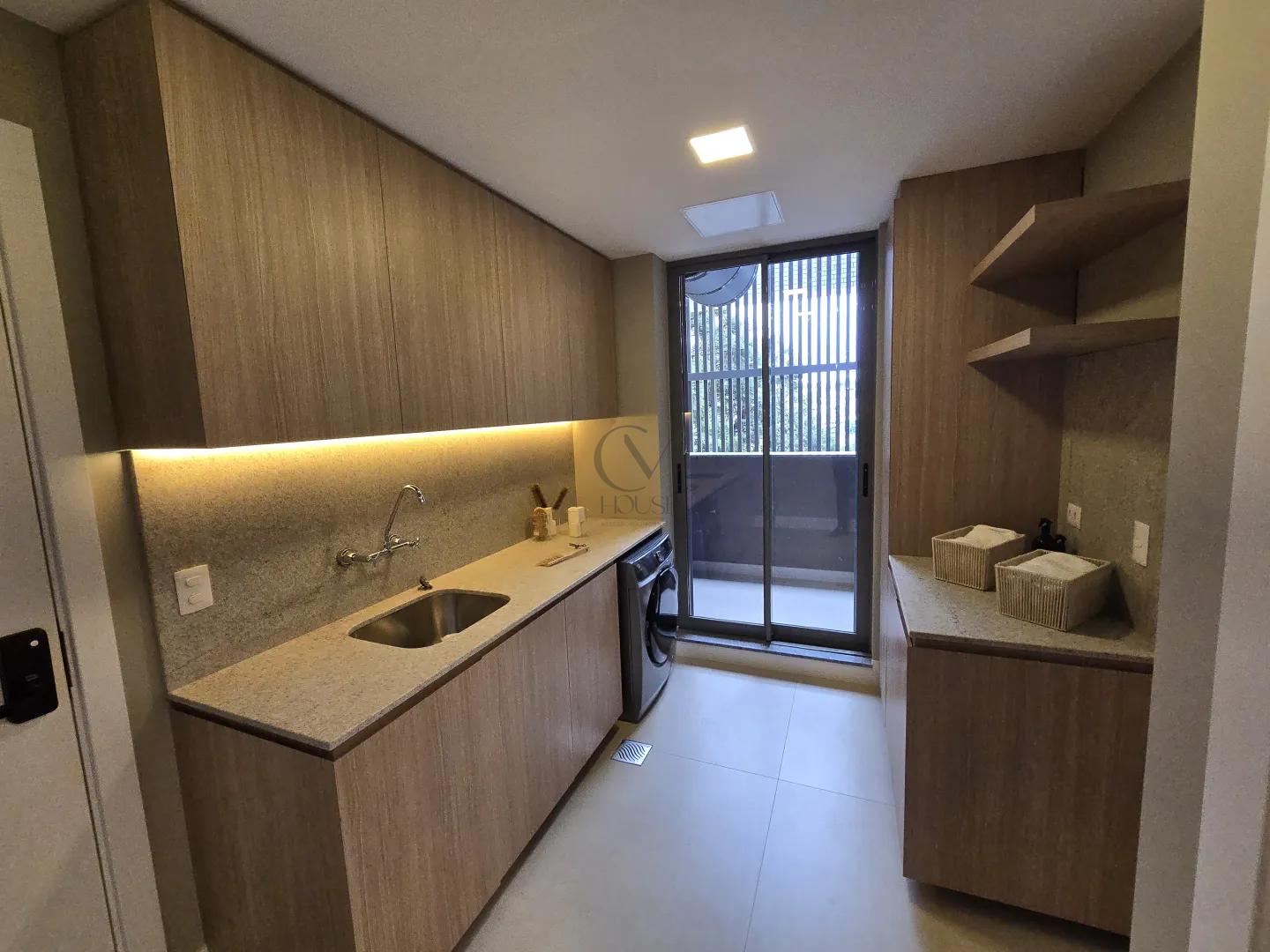 Apartamento 3 su&iacute;tes decorado e mobiliado em frente ao Parque Barigui  Curitiba - 