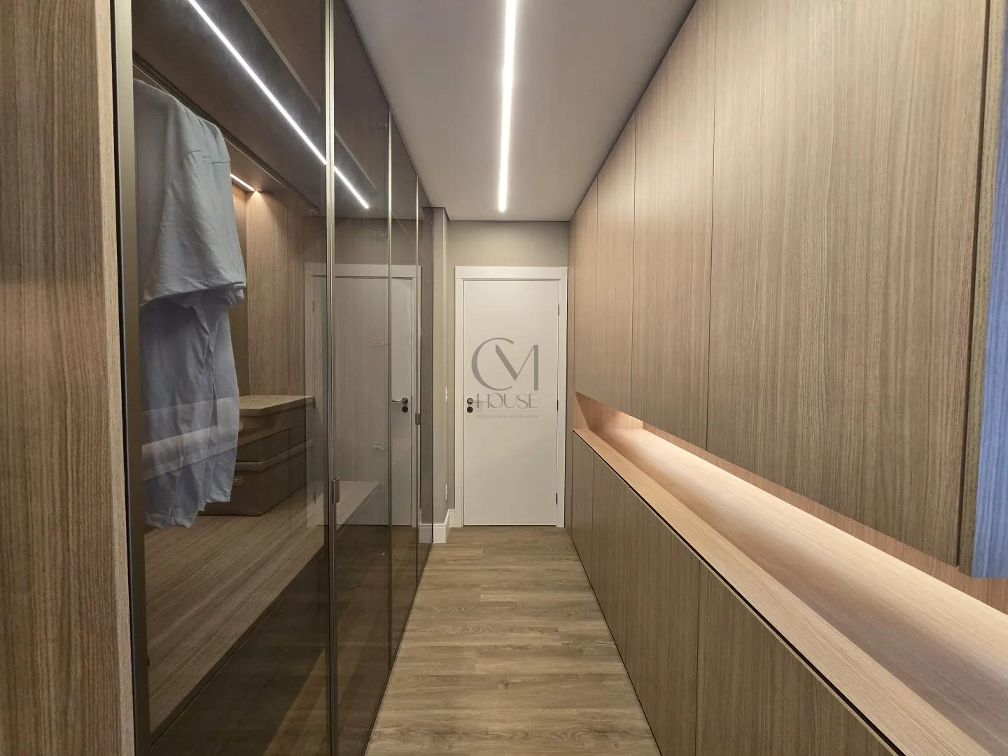 Apartamento 3 su&iacute;tes decorado e mobiliado em frente ao Parque Barigui  Curitiba - 