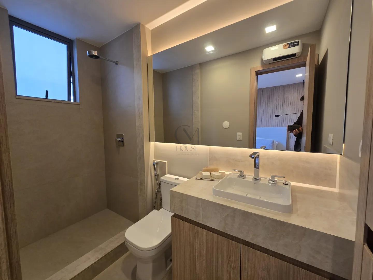 Apartamento 3 su&iacute;tes decorado e mobiliado em frente ao Parque Barigui  Curitiba - 