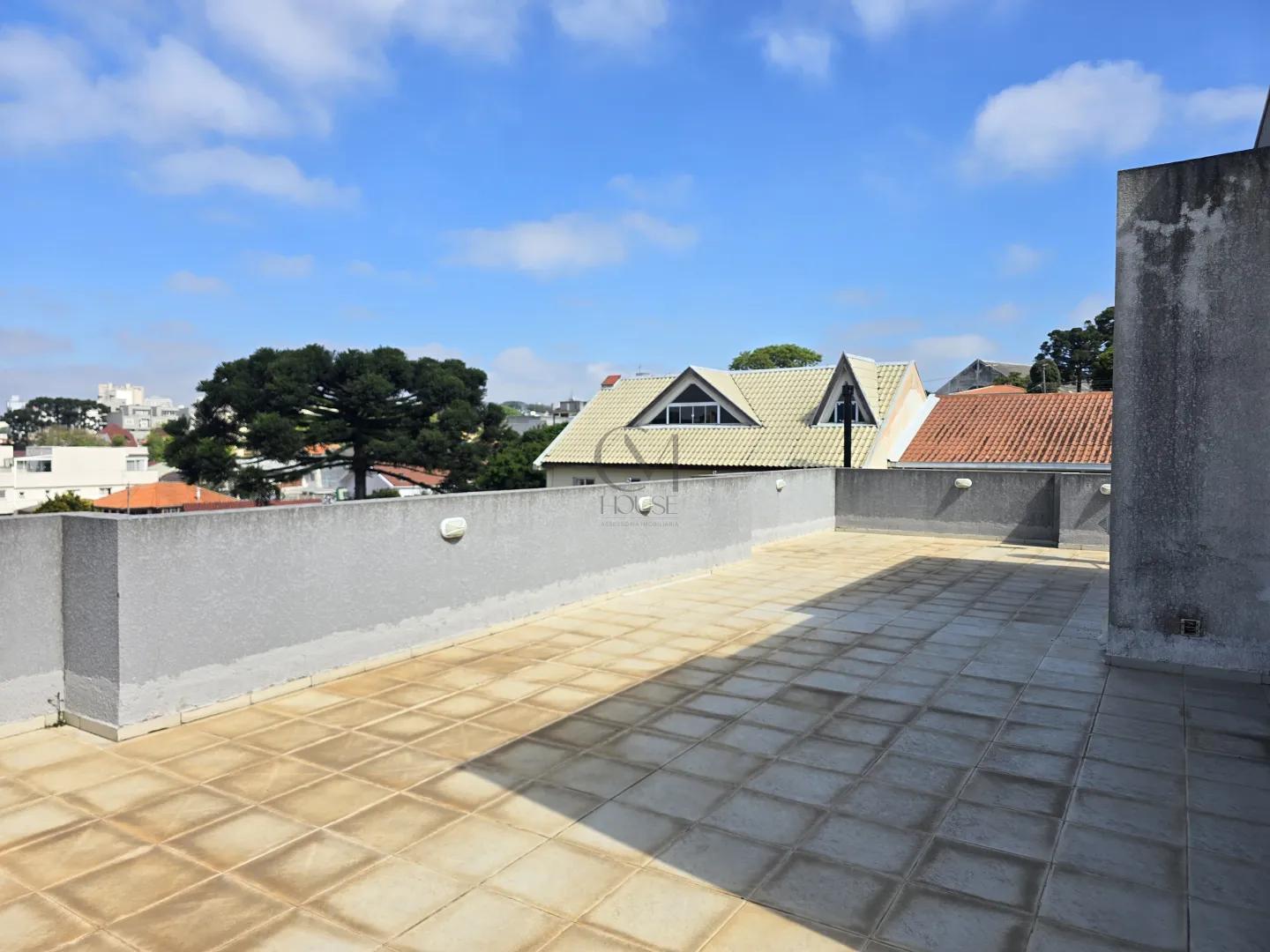 Apartamento garden com 2 quartos semimobiliado, muito espa&ccedil;o e sol Rua Paraíba Curitiba - 