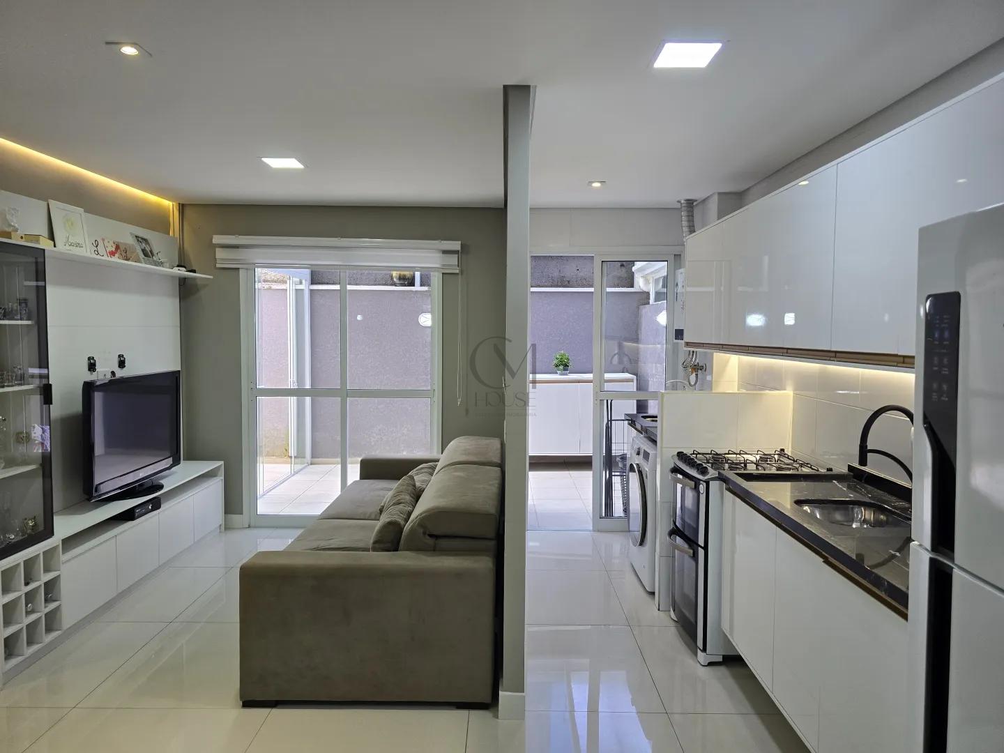 Apartamento garden com 2 quartos semimobiliado, muito espa&ccedil;o e sol Rua Paraíba Curitiba - 