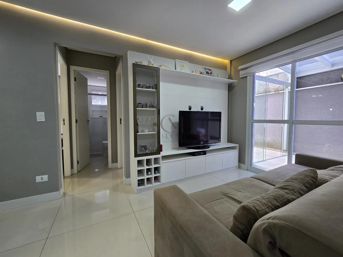 Apartamento garden com 2 quartos semimobiliado, muito espa&ccedil;o e sol Rua Paraíba Curitiba - 