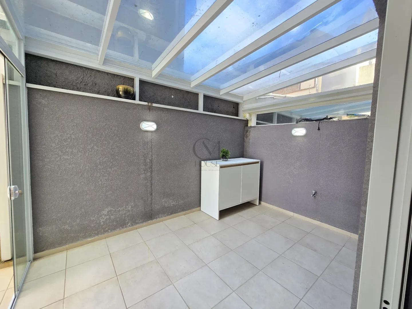 Apartamento garden com 2 quartos semimobiliado, muito espa&ccedil;o e sol Rua Paraíba Curitiba - 