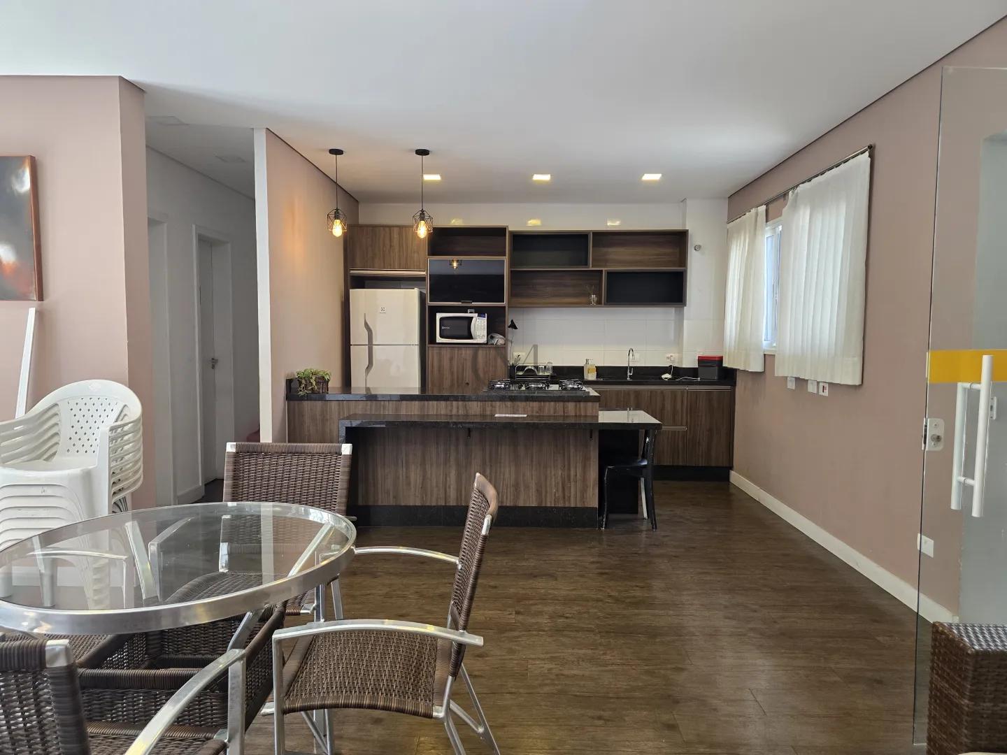 Apartamento garden com 2 quartos semimobiliado, muito espa&ccedil;o e sol Rua Paraíba Curitiba - 