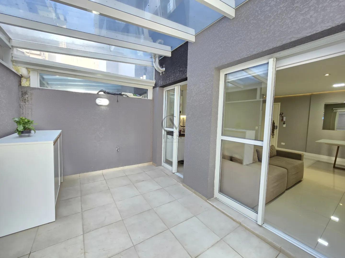 Apartamento garden com 2 quartos semimobiliado, muito espa&ccedil;o e sol Rua Paraíba Curitiba - 