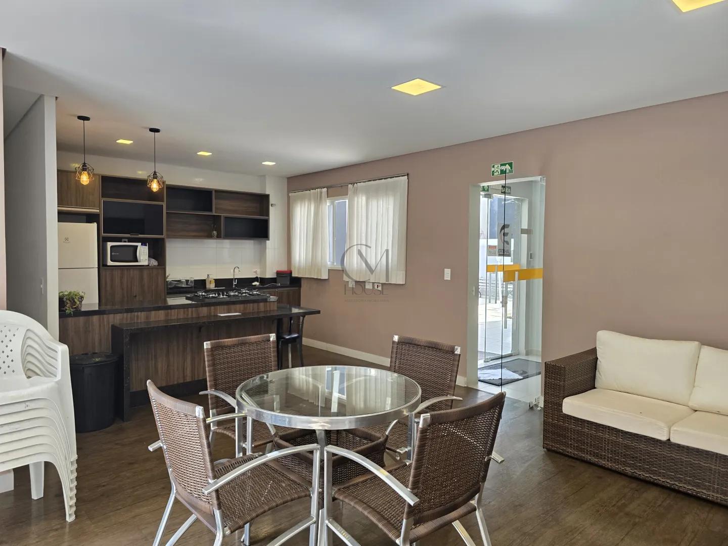 Apartamento garden com 2 quartos semimobiliado, muito espa&ccedil;o e sol Rua Paraíba Curitiba - 