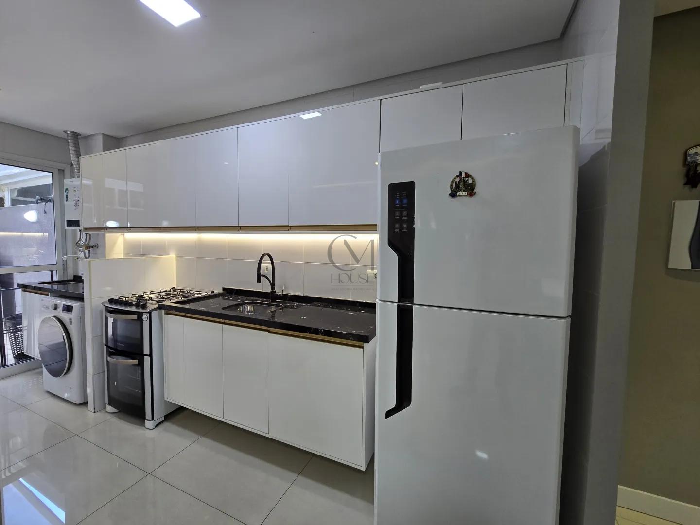 Apartamento garden com 2 quartos semimobiliado, muito espa&ccedil;o e sol Rua Paraíba Curitiba - 