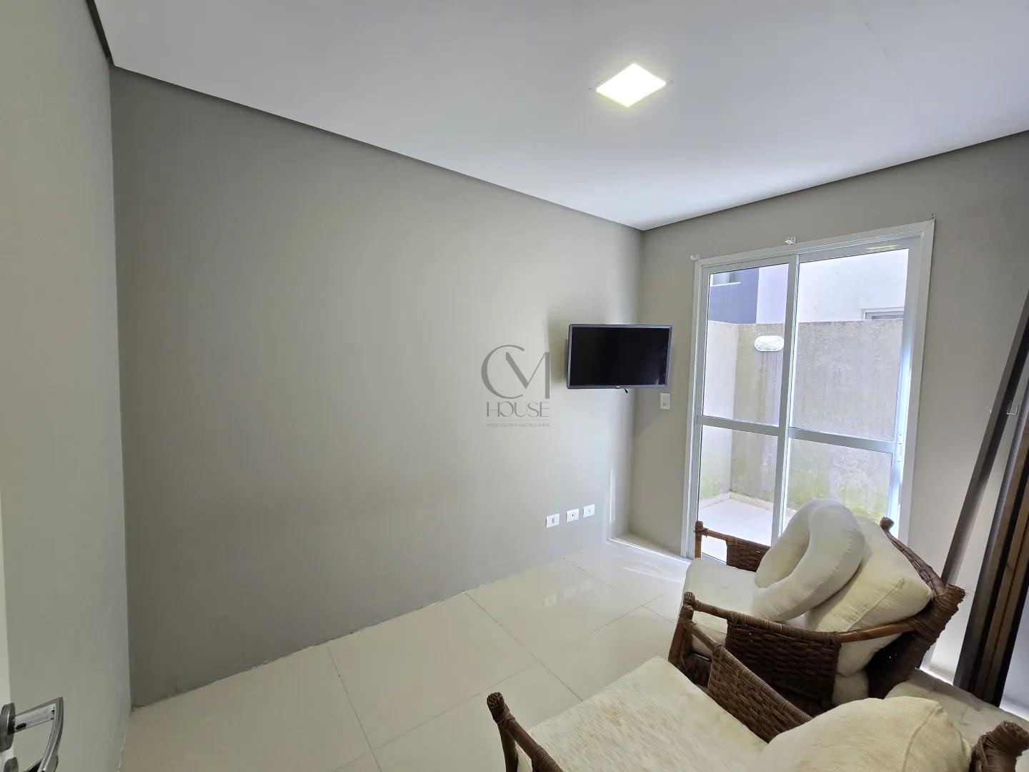 Apartamento garden com 2 quartos semimobiliado, muito espa&ccedil;o e sol Rua Paraíba Curitiba - 