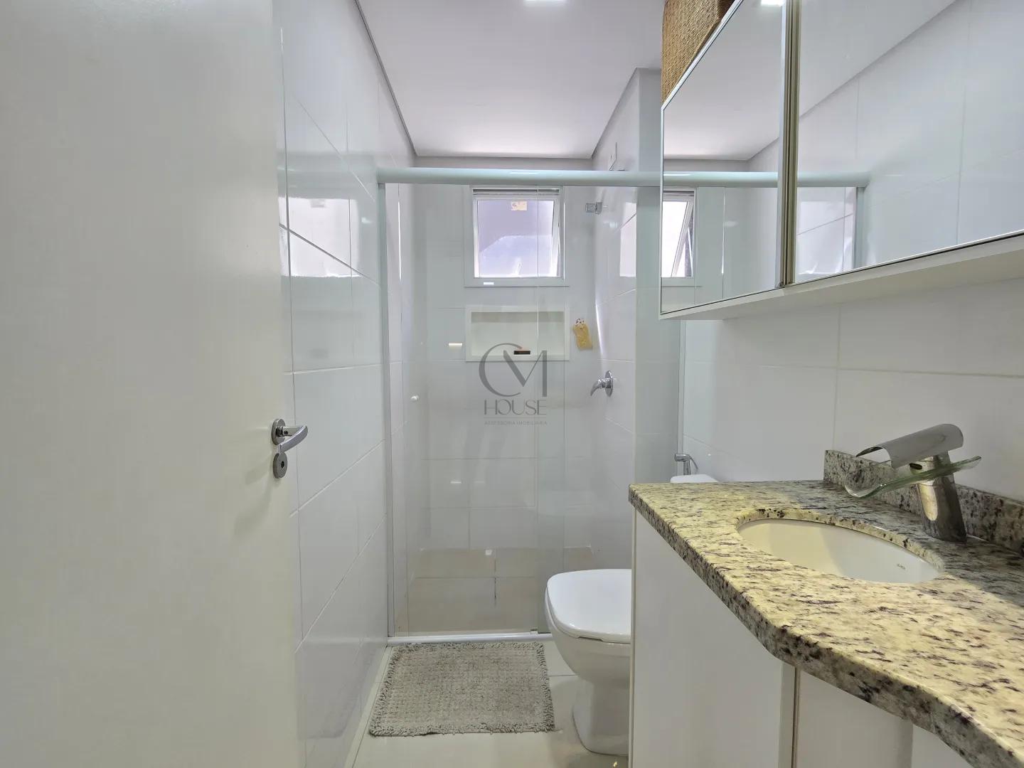 Apartamento garden com 2 quartos semimobiliado, muito espa&ccedil;o e sol Rua Paraíba Curitiba - 