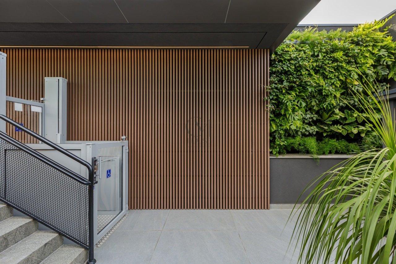 Belíssimo Apartamento com 3 suítes 100% mobiliado no Centro Cívico Rua Vieira dos Santos Curitiba - 