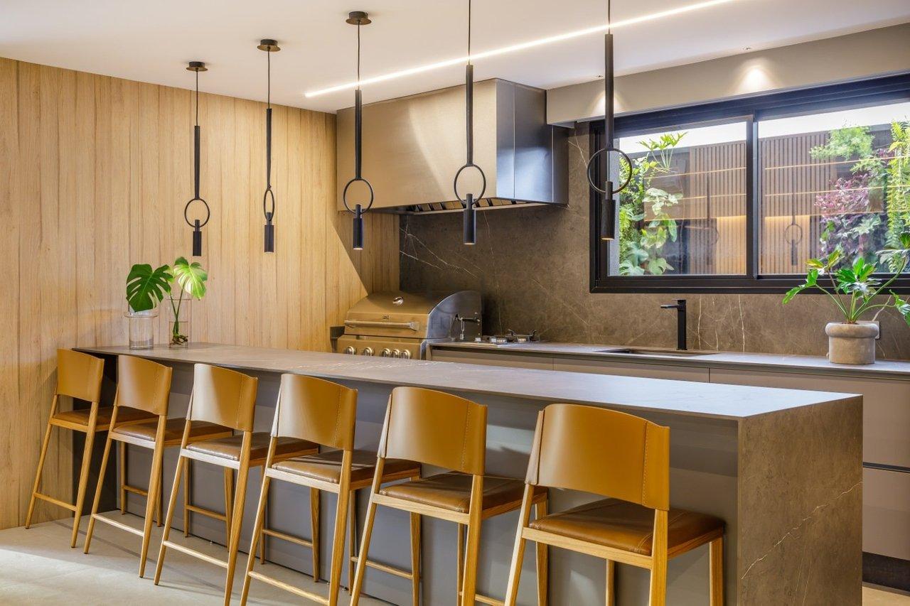 Belíssimo Apartamento com 3 suítes 100% mobiliado no Centro Cívico Rua Vieira dos Santos Curitiba - 