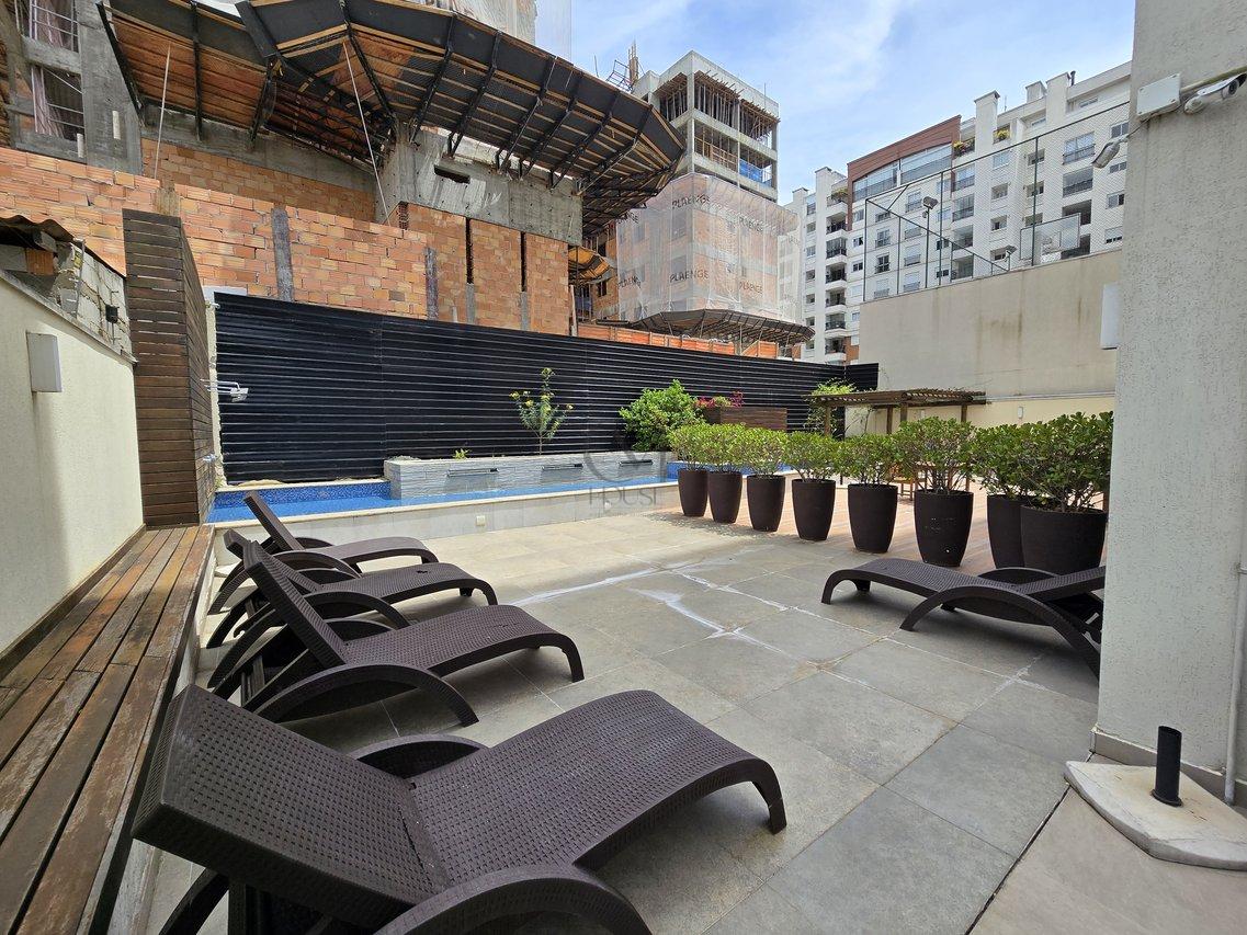 Ótimo apartamento mobiliado com 1 suíte e vaga de garagem no Água Verde Rua Alcebíades Plaisant Curitiba - 