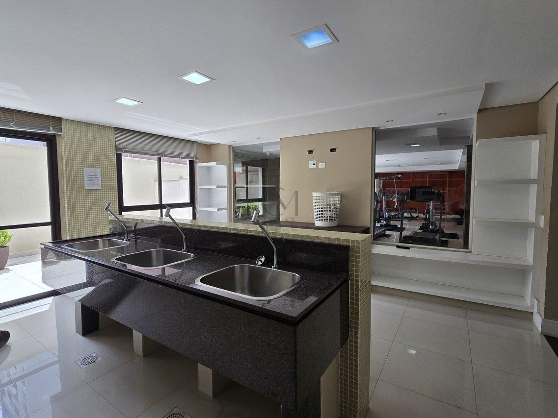 Ótimo apartamento mobiliado com 1 suíte e vaga de garagem no Água Verde Rua Alcebíades Plaisant Curitiba - 