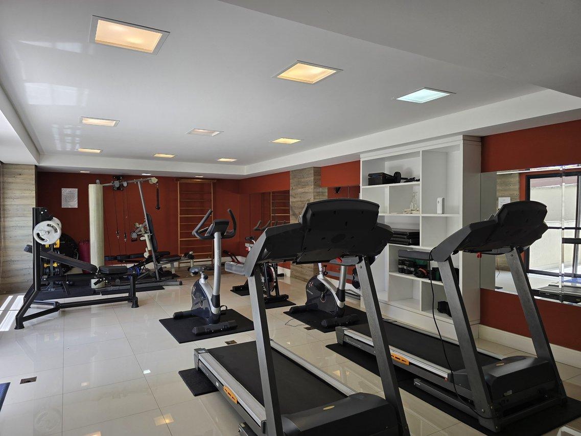 Ótimo apartamento mobiliado com 1 suíte e vaga de garagem no Água Verde Rua Alcebíades Plaisant Curitiba - 