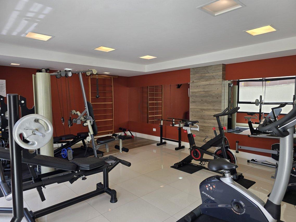 Ótimo apartamento mobiliado com 1 suíte e vaga de garagem no Água Verde Rua Alcebíades Plaisant Curitiba - 