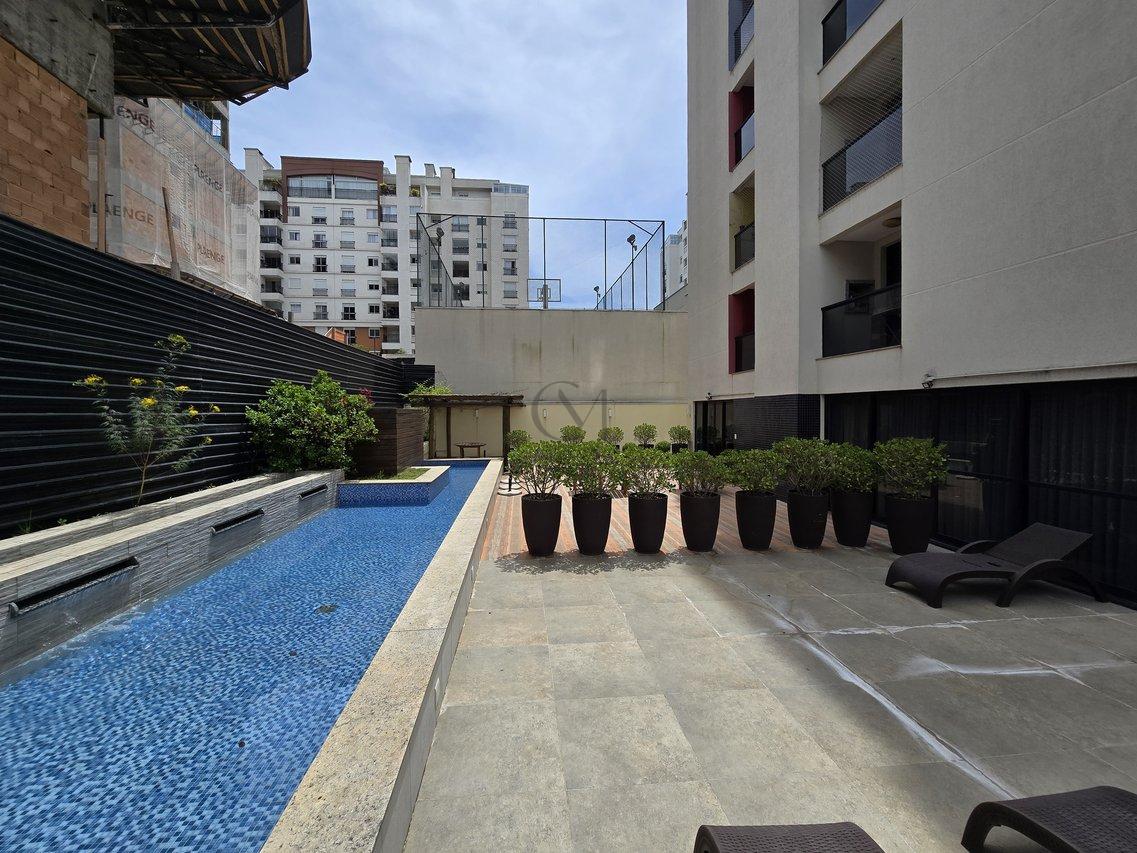 Ótimo apartamento mobiliado com 1 suíte e vaga de garagem no Água Verde Rua Alcebíades Plaisant Curitiba - 