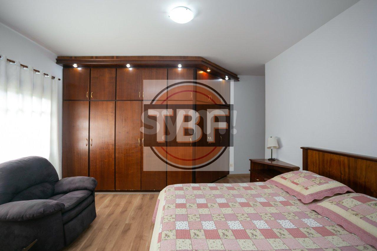 Linda casa com 5 quartos em Santa Felicidade - Curitiba - 