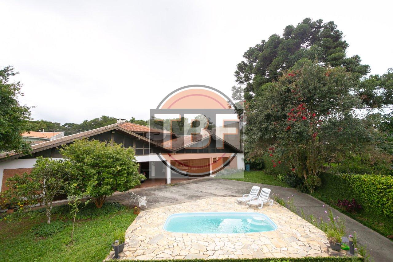 Linda casa com 5 quartos em Santa Felicidade - Curitiba - 