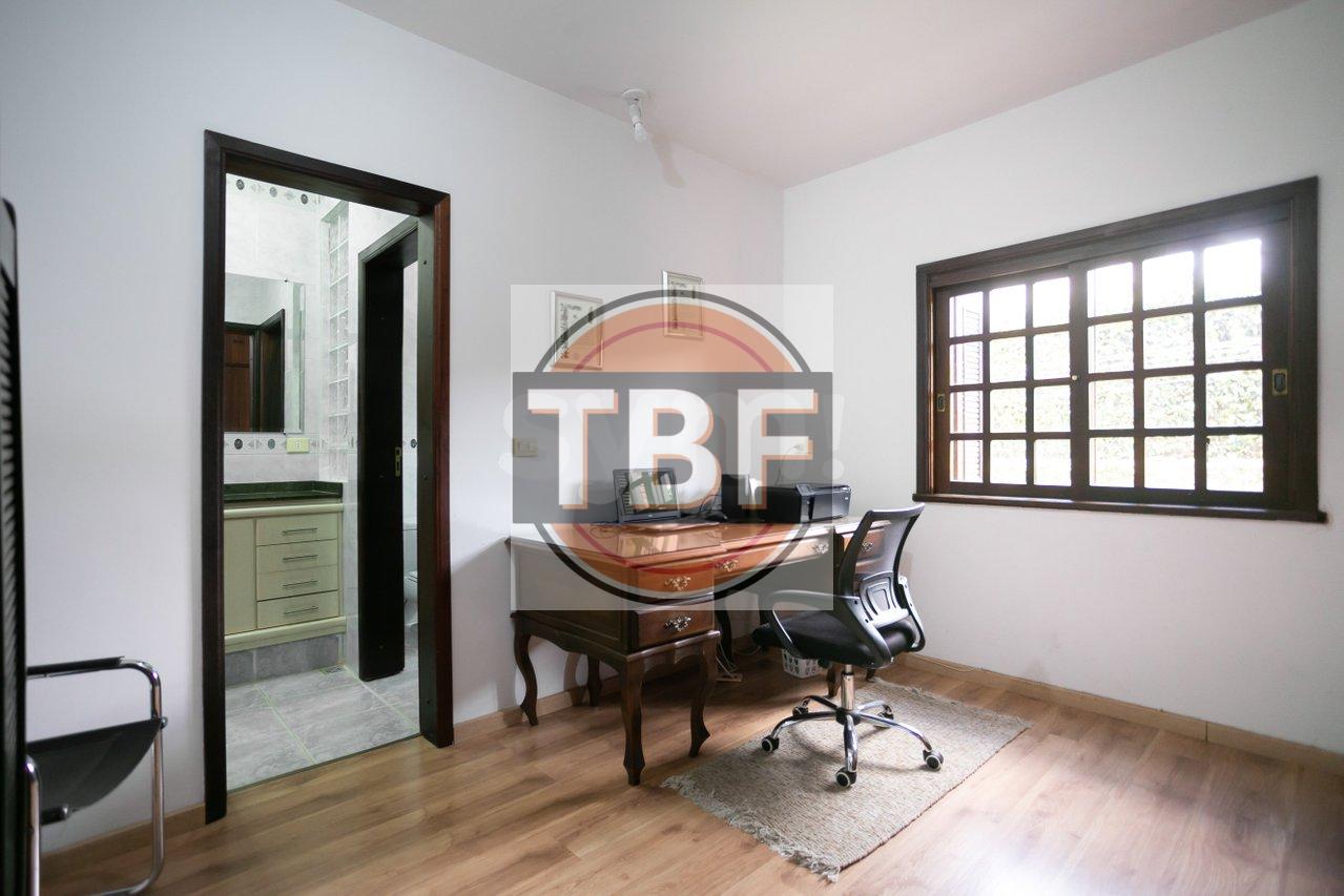 Linda casa com 5 quartos em Santa Felicidade - Curitiba - 