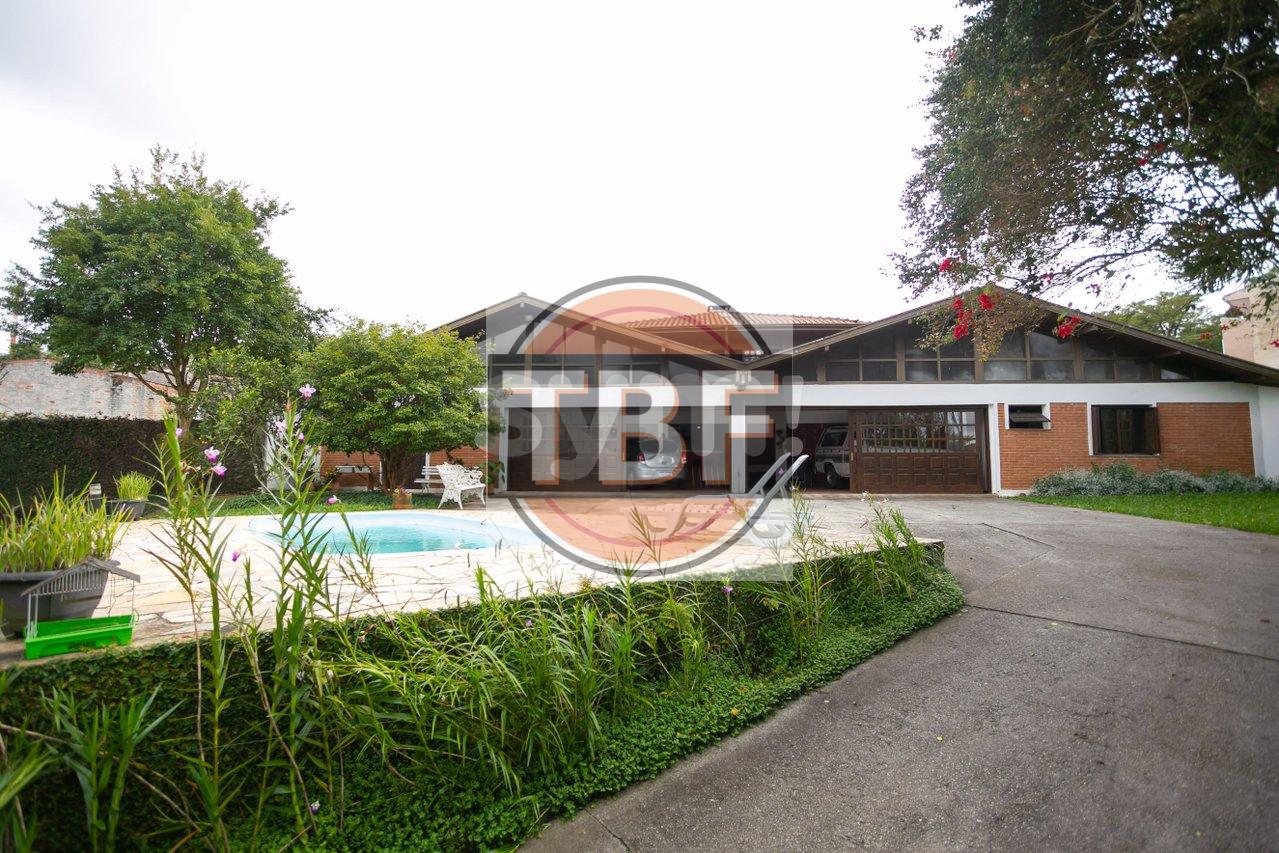 Linda casa com 5 quartos em Santa Felicidade - Curitiba - 
