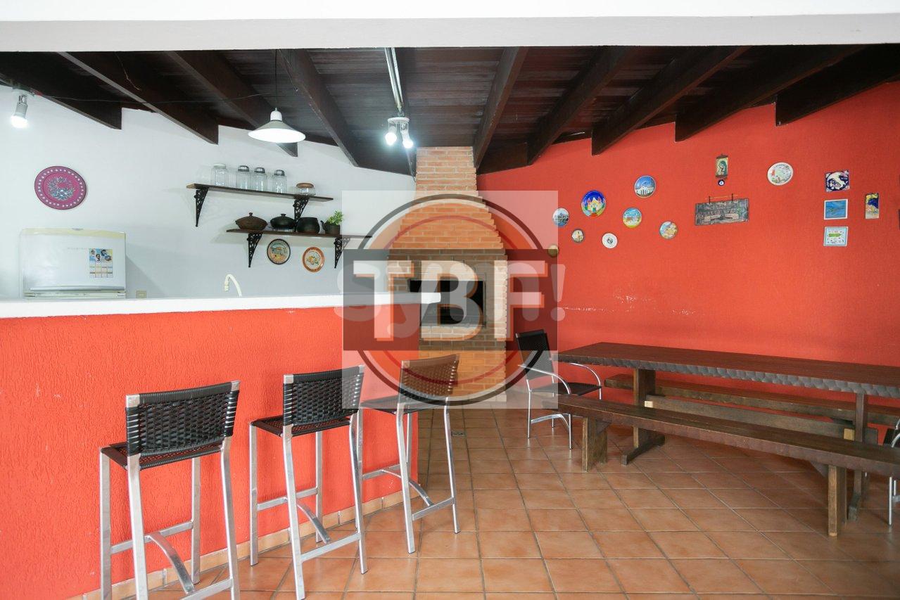 Linda casa com 5 quartos em Santa Felicidade - Curitiba - 