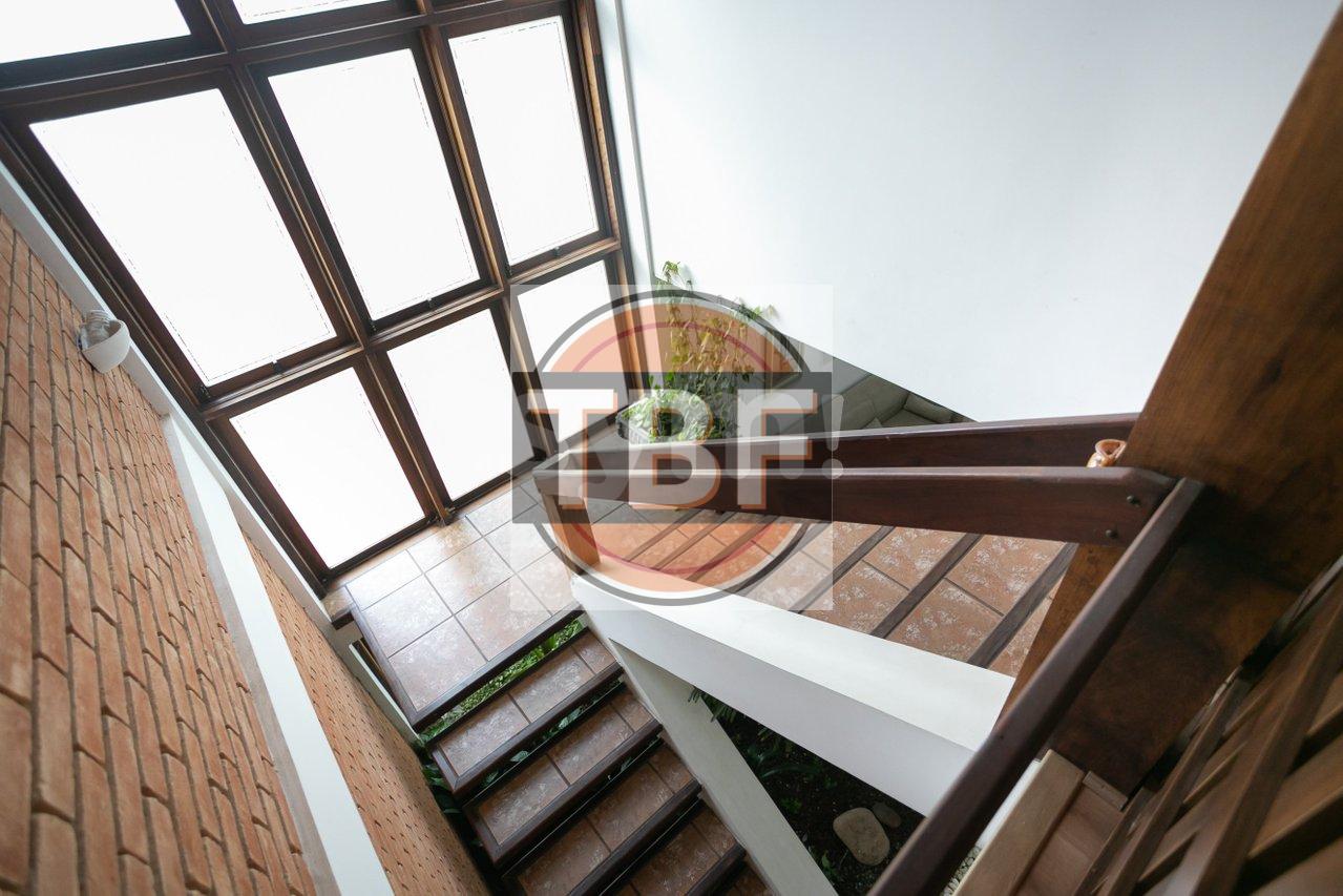 Linda casa com 5 quartos em Santa Felicidade - Curitiba - 