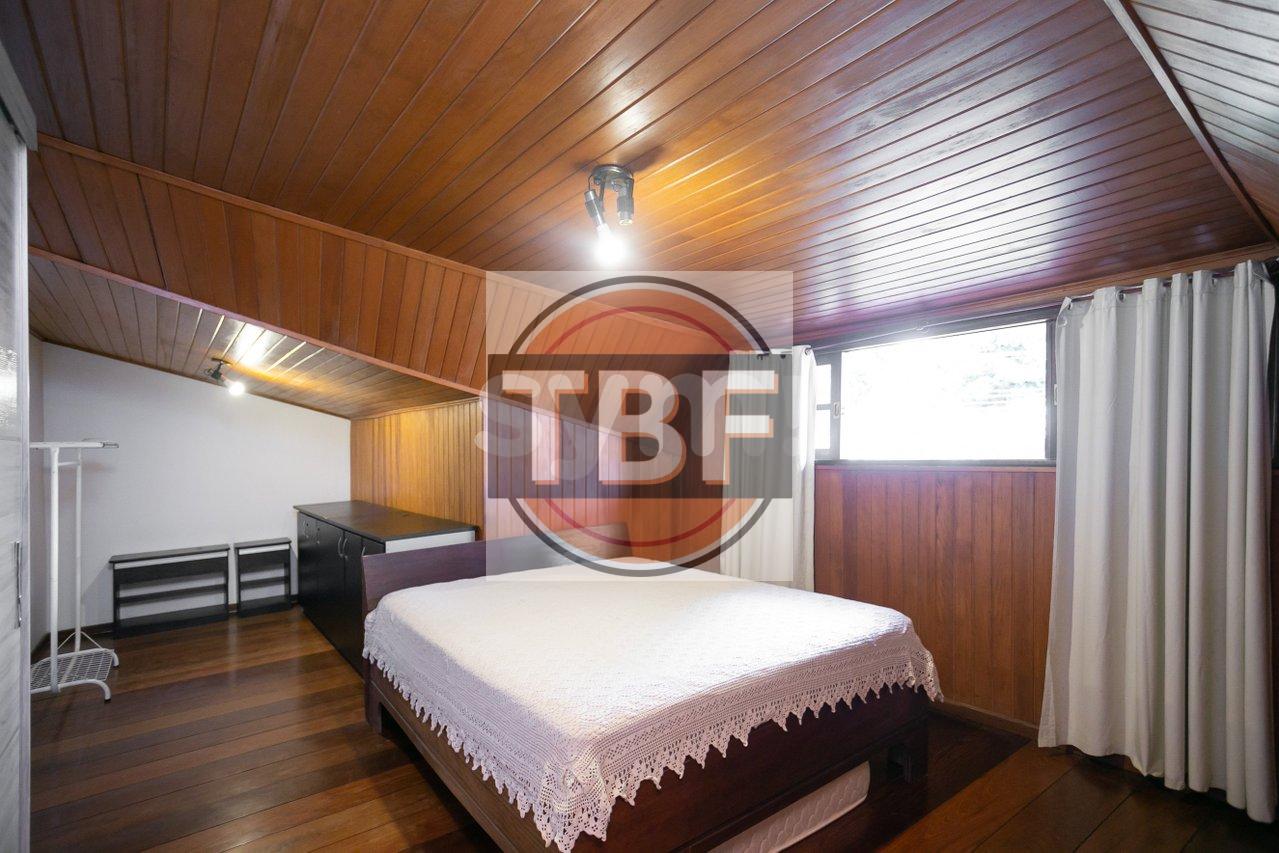 Linda casa com 5 quartos em Santa Felicidade - Curitiba - 