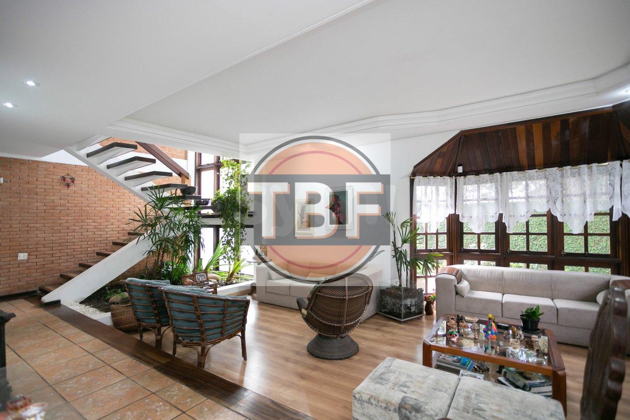 Linda casa com 5 quartos em Santa Felicidade - Curitiba - 
