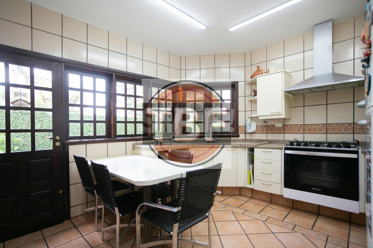 Linda casa com 5 quartos em Santa Felicidade - Curitiba - 