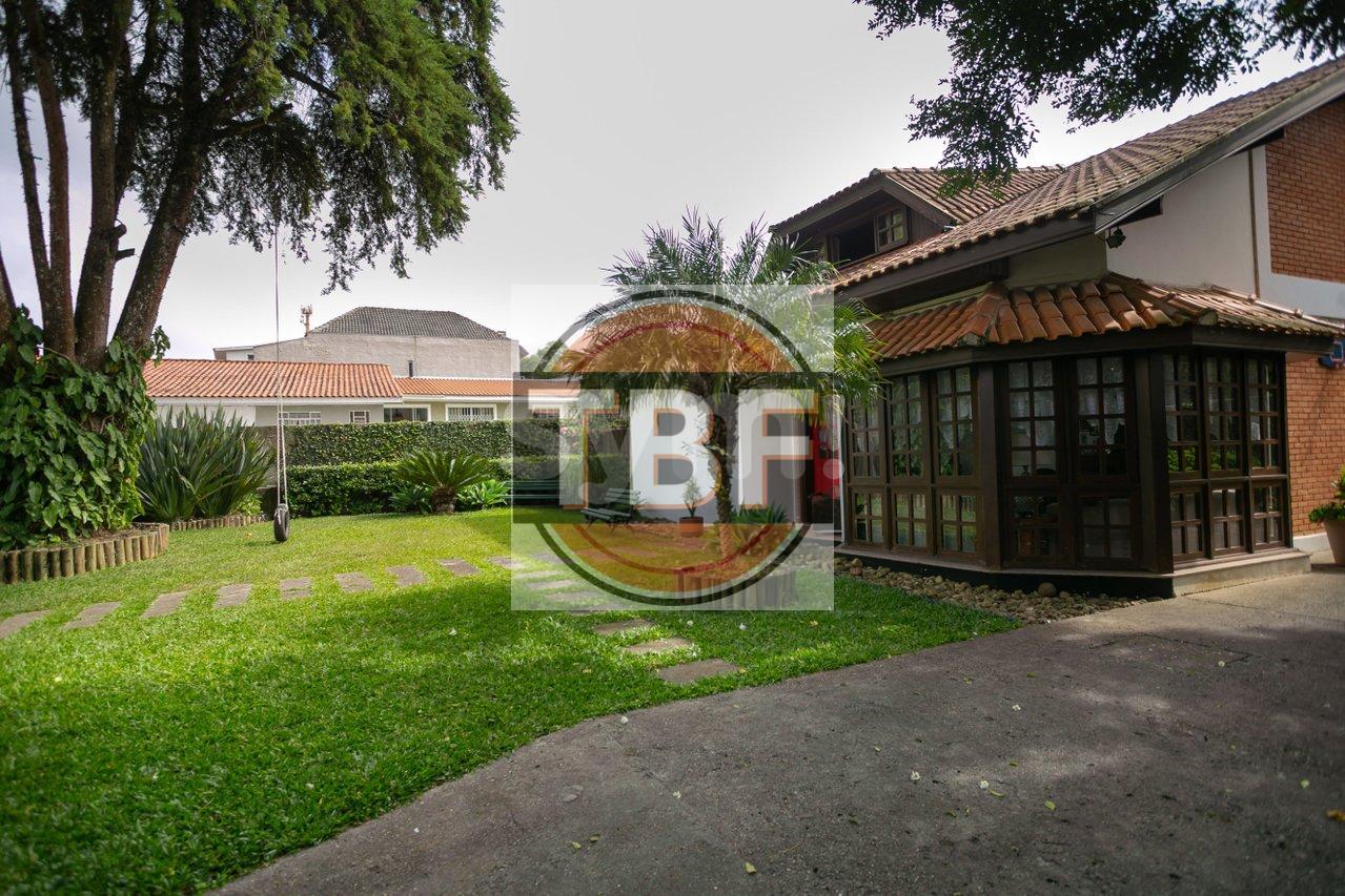 Linda casa com 5 quartos em Santa Felicidade - Curitiba - 
