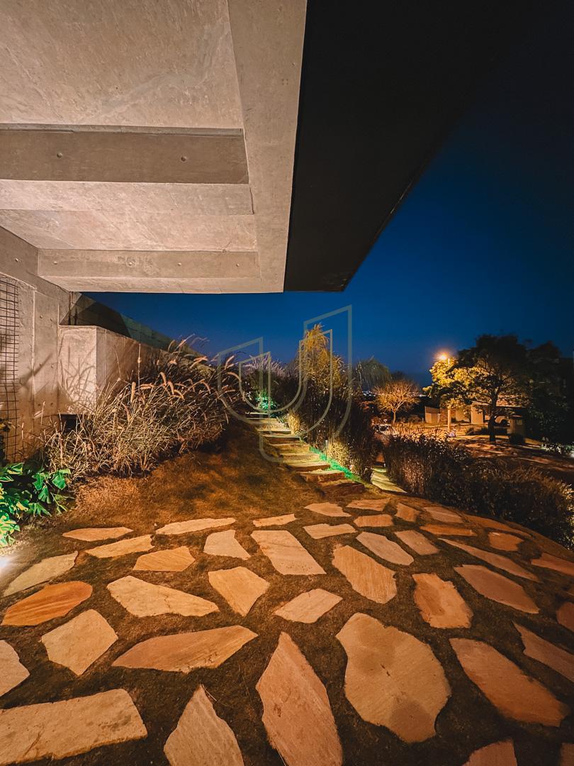 Mans&atilde;o de luxo com projeto contempor&acirc;neo com 5 su&iacute;tes em Urbanova - S&atilde;o Jos&eacute; dos Campos/SP  São José dos Campos - 