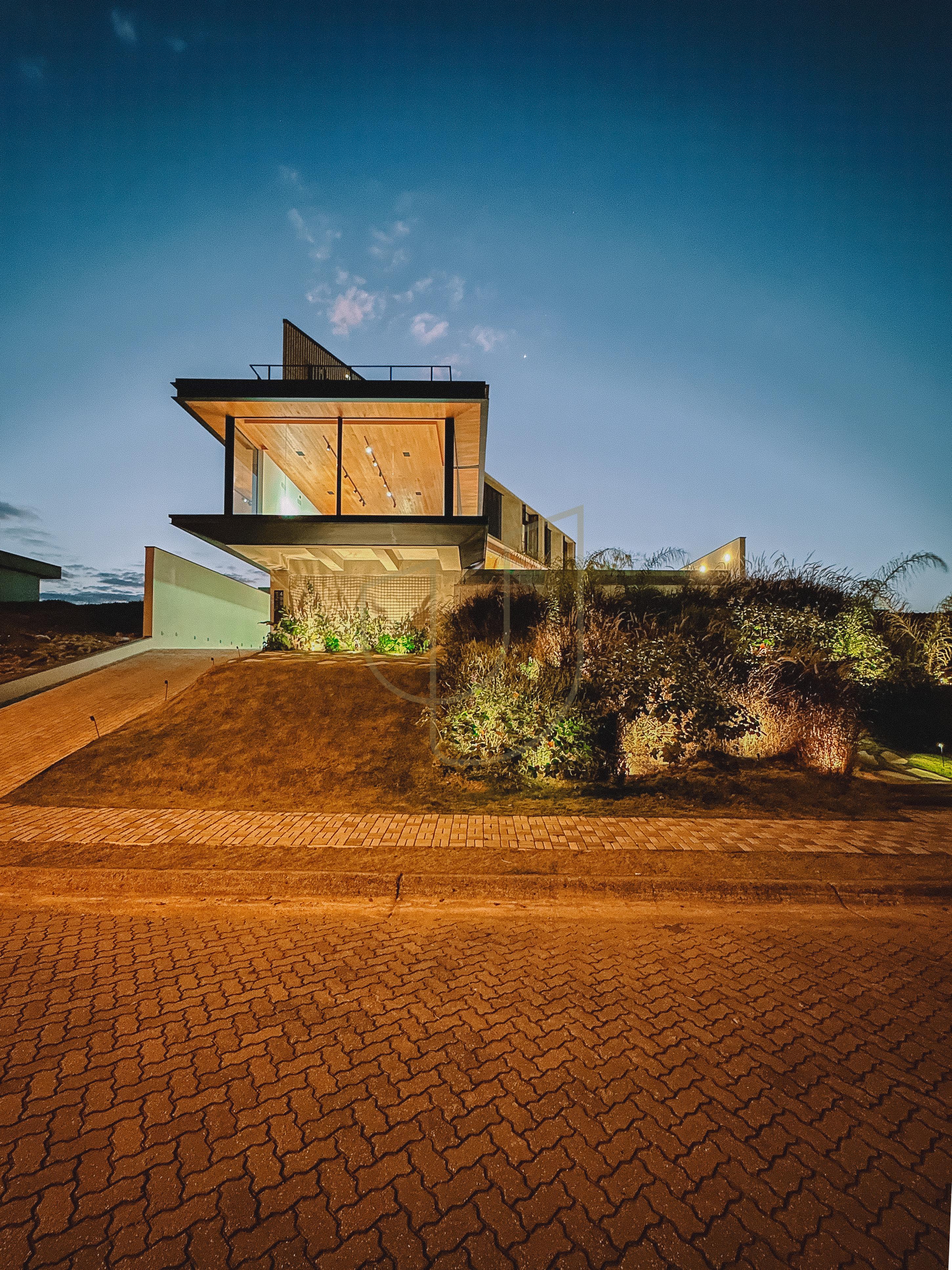 Mans&atilde;o de luxo com projeto contempor&acirc;neo com 5 su&iacute;tes em Urbanova - S&atilde;o Jos&eacute; dos Campos/SP  São José dos Campos - 