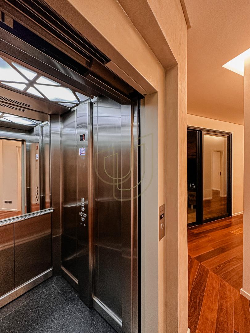 Mans&atilde;o de luxo com projeto contempor&acirc;neo com 5 su&iacute;tes em Urbanova - S&atilde;o Jos&eacute; dos Campos/SP  São José dos Campos - 