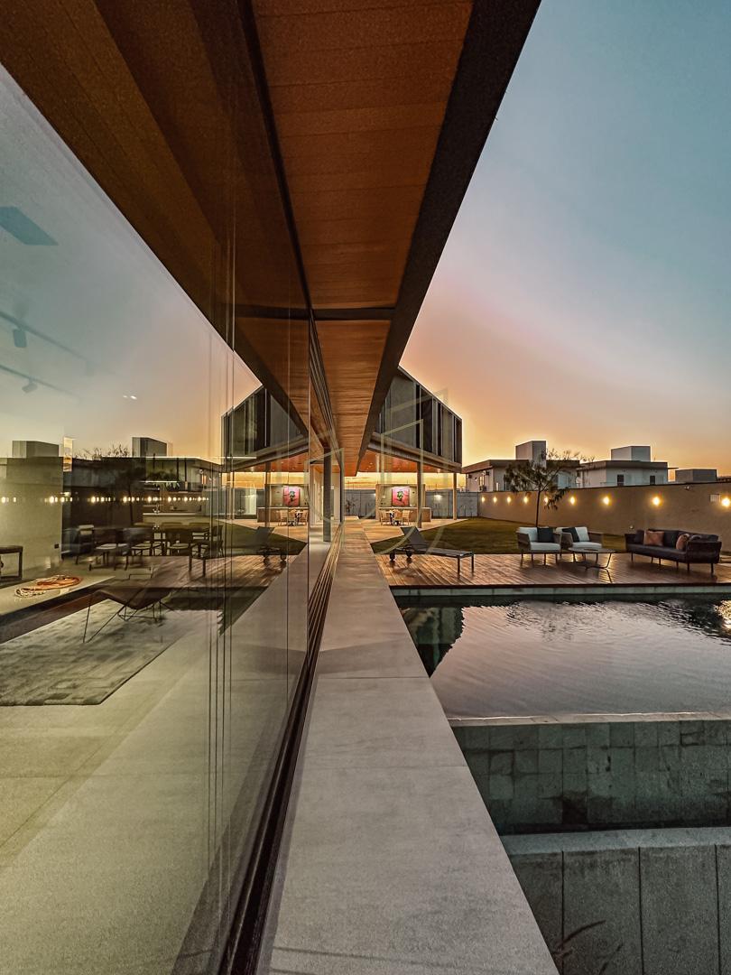 Mans&atilde;o de luxo com projeto contempor&acirc;neo com 5 su&iacute;tes em Urbanova - S&atilde;o Jos&eacute; dos Campos/SP  São José dos Campos - 