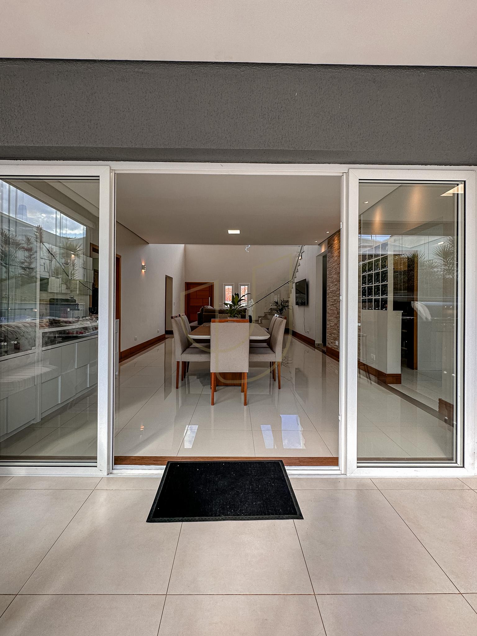 Sobrado sofisticado com 6 su&iacute;tes em Urbanova - S&atilde;o Jos&eacute; dos Campos/SP  São José dos Campos - 